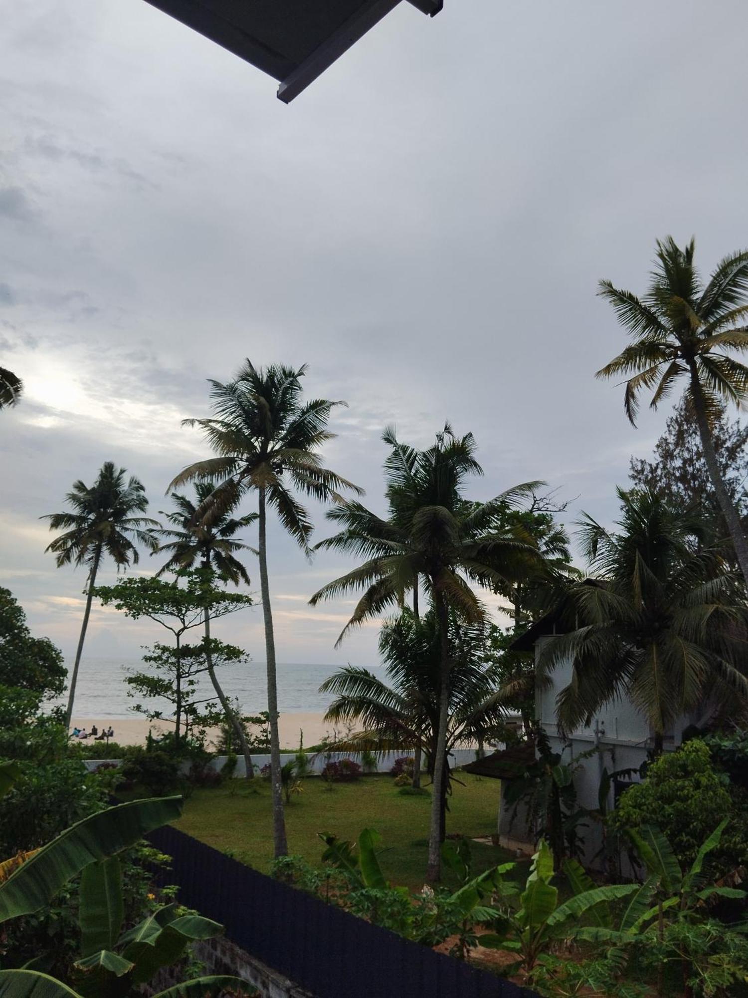 Marari Sibiya Beach Villa Марарикулам Экстерьер фото
